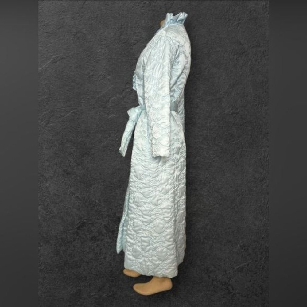 Vintage Quilted Satin Robe – Blue with Ruffle Collar - Picture 3 of 7